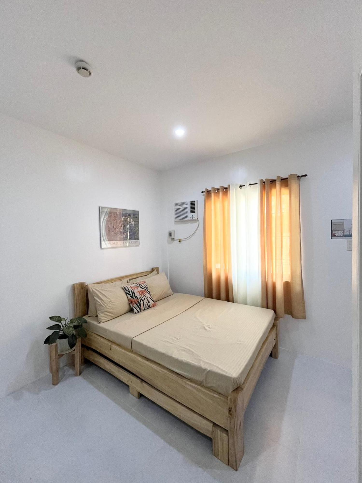 Sunnydale Apartelle -Room Accommodation Near Calatagan Beach Resorts Batangas ภายนอก รูปภาพ