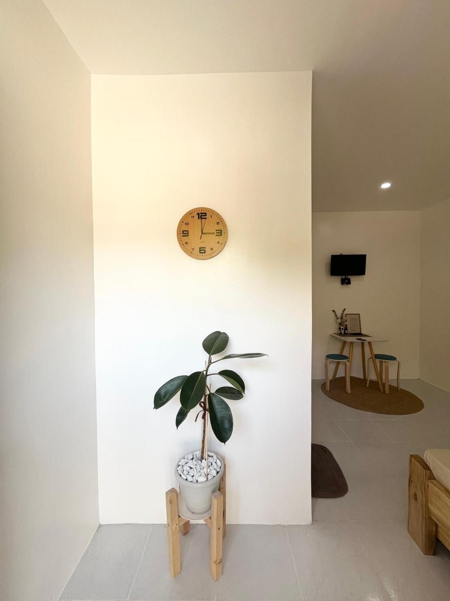 Sunnydale Apartelle -Room Accommodation Near Calatagan Beach Resorts Batangas ภายนอก รูปภาพ