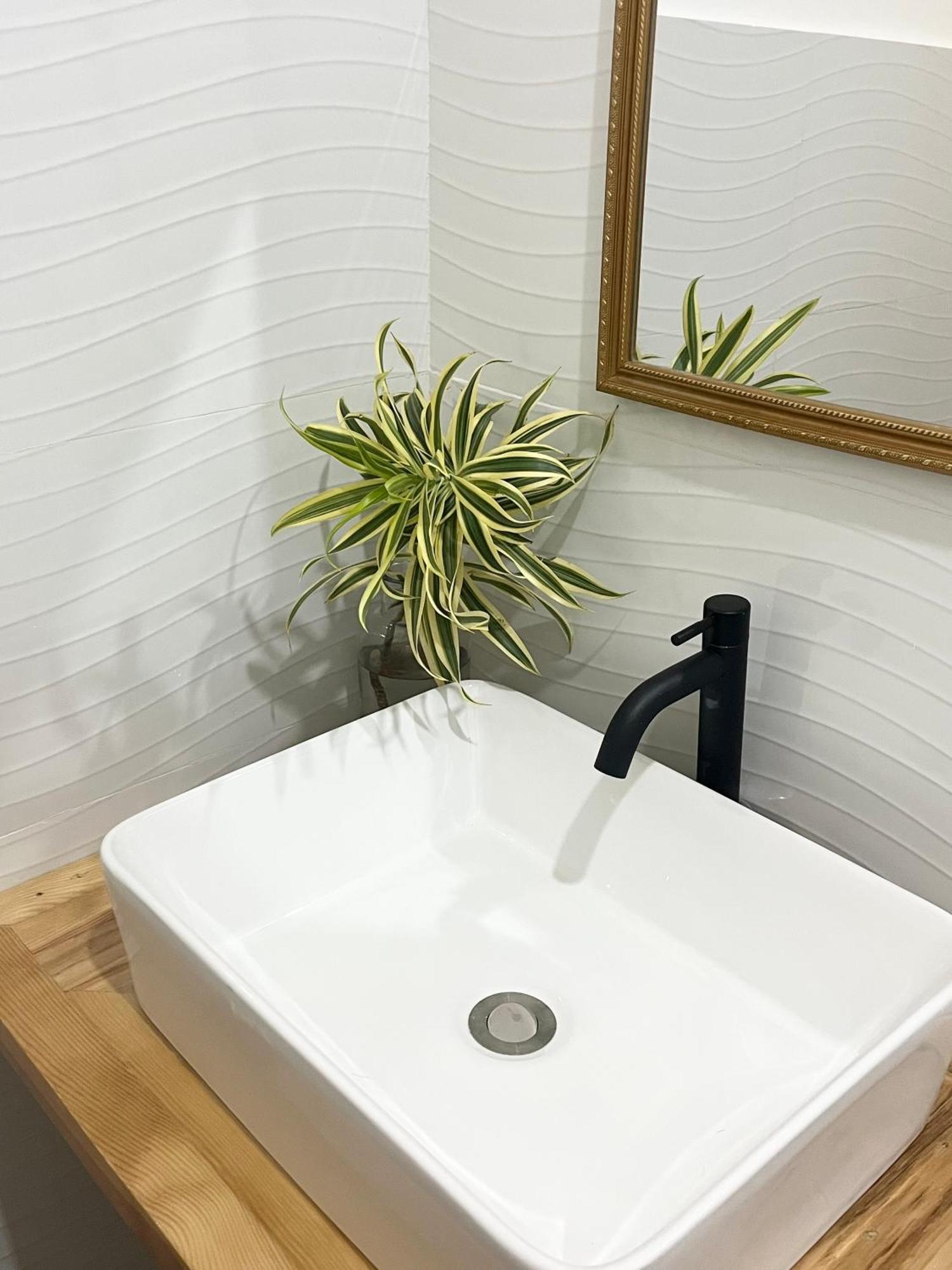 Sunnydale Apartelle -Room Accommodation Near Calatagan Beach Resorts Batangas ภายนอก รูปภาพ