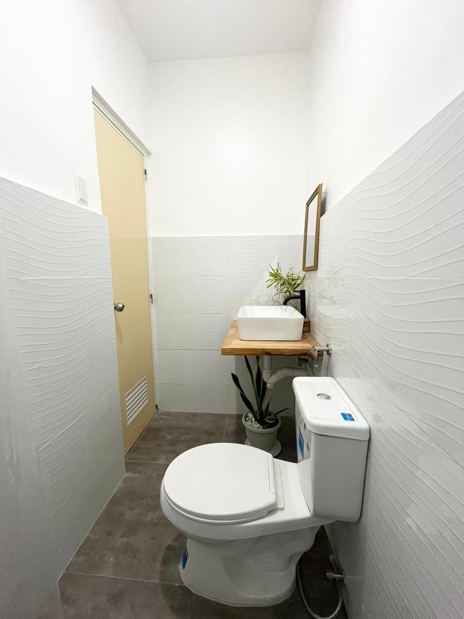 Sunnydale Apartelle -Room Accommodation Near Calatagan Beach Resorts Batangas ภายนอก รูปภาพ