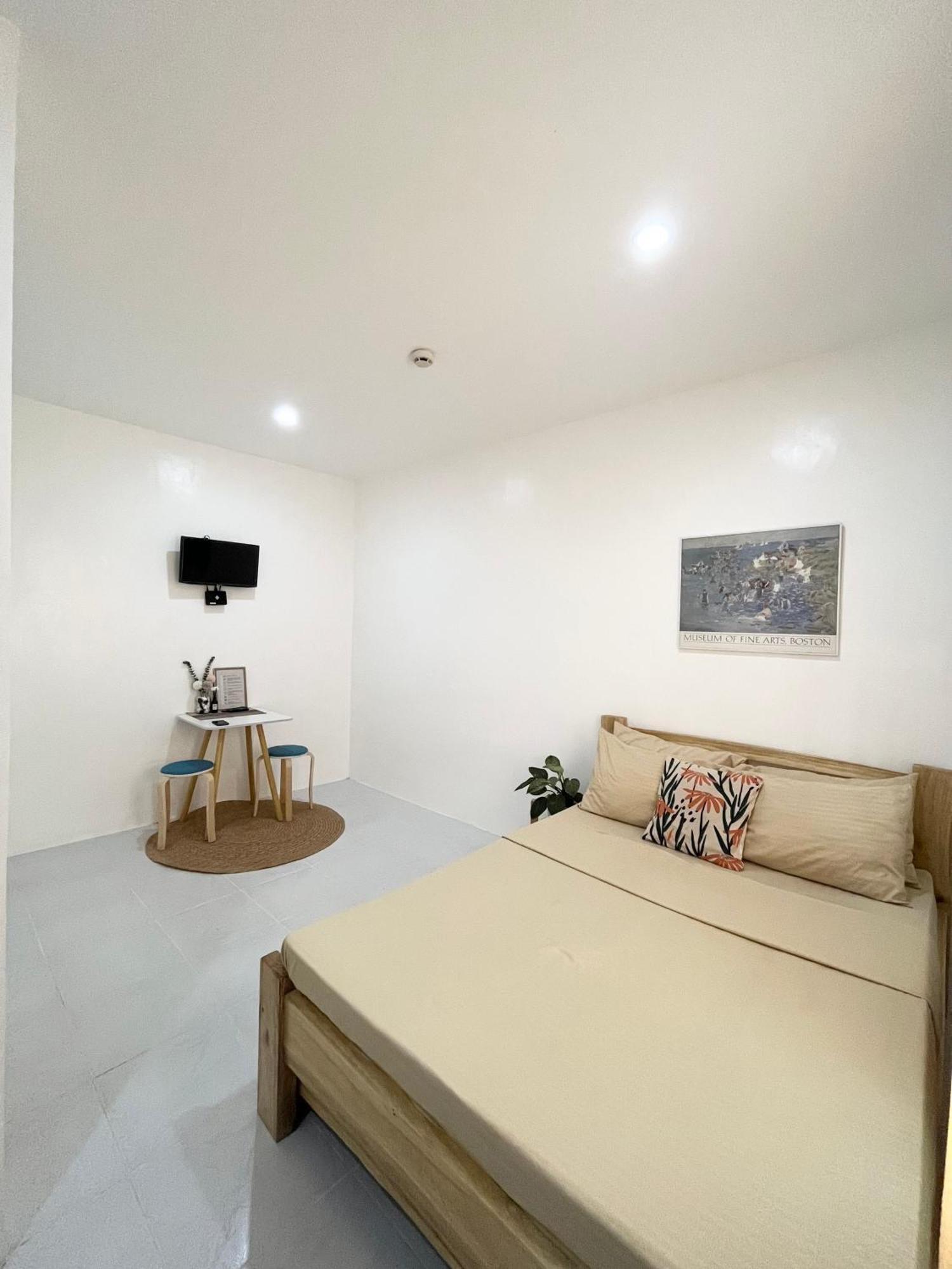 Sunnydale Apartelle -Room Accommodation Near Calatagan Beach Resorts Batangas ภายนอก รูปภาพ